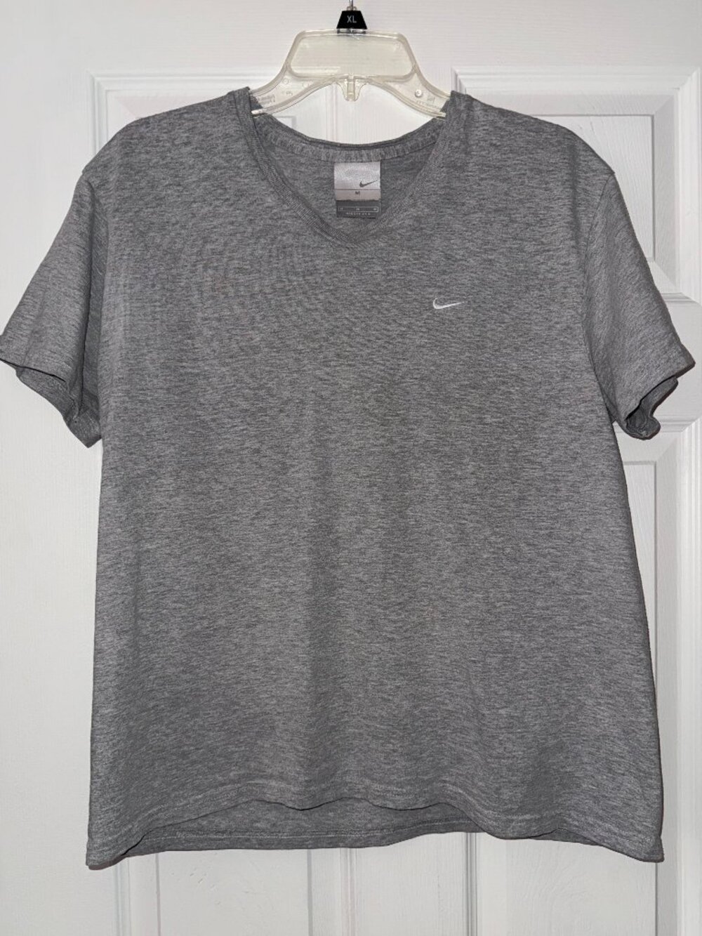 Nike The Nike Tee Women's Gray V-Neck T-Shirt Size Medium